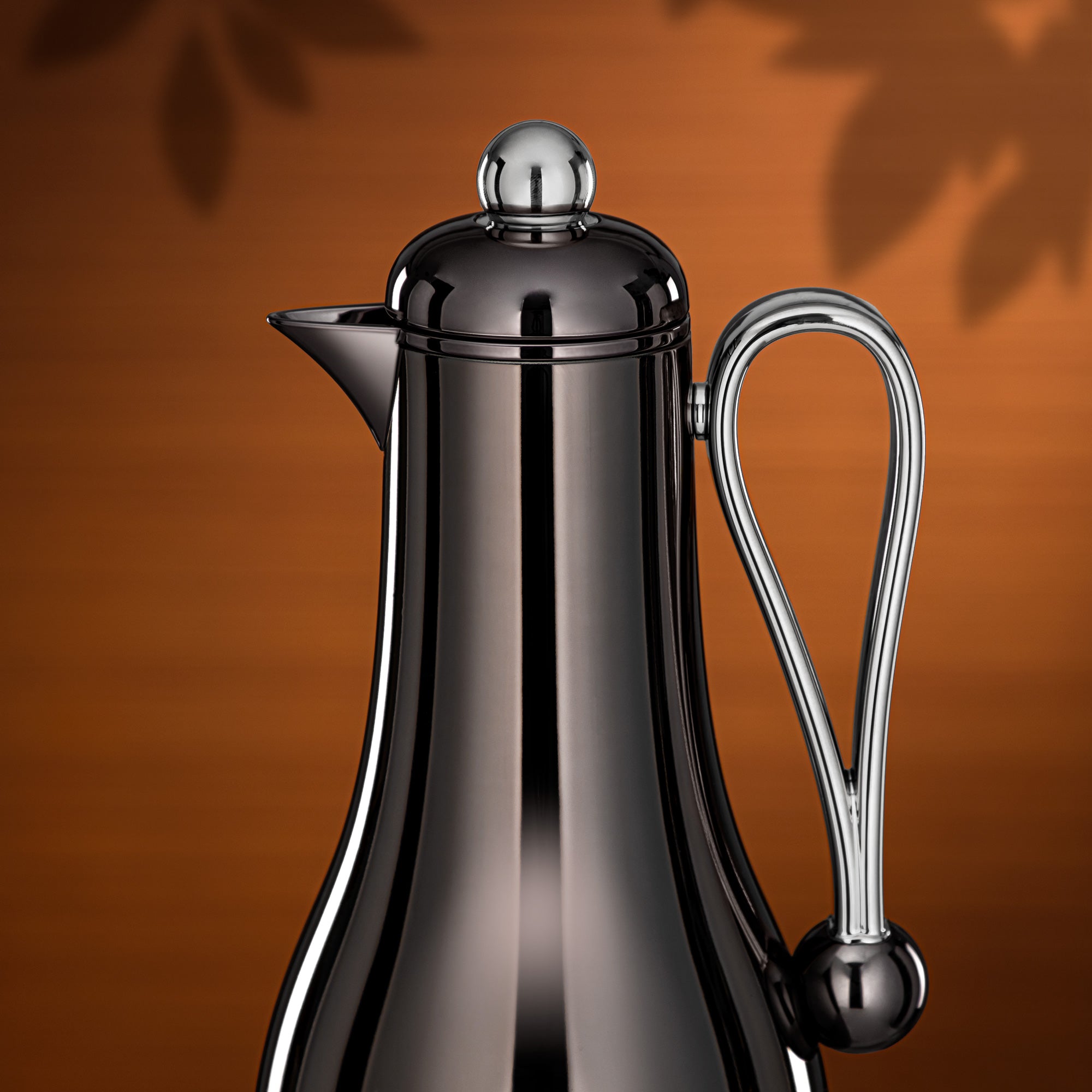 طقم ترامس المرجان 1 لتر + 1 لتر باللون الأسود الفحمي والفضي