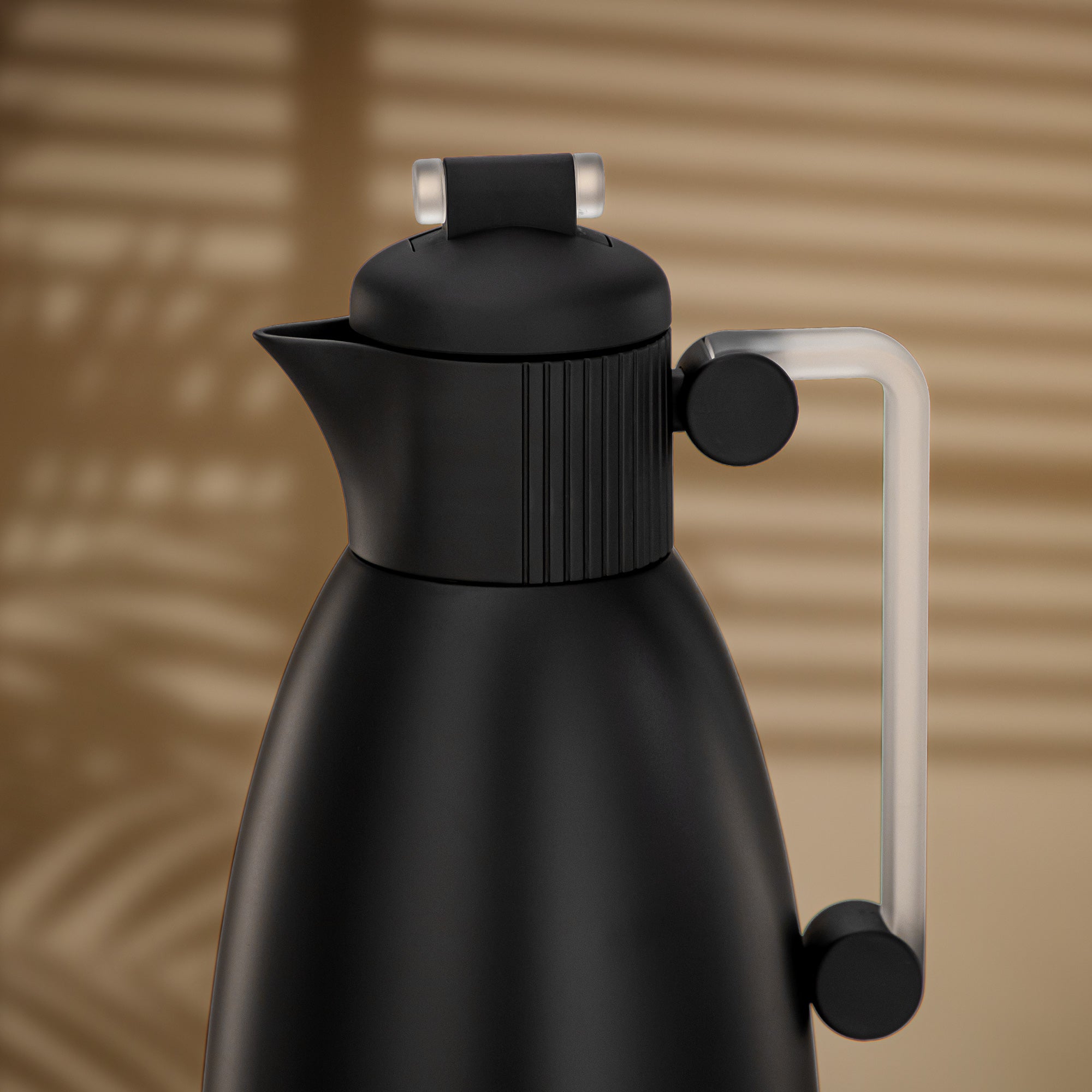 طقم ترامس المرجان 0.7 لتر و1 لتر أسود غير لامع وفروست