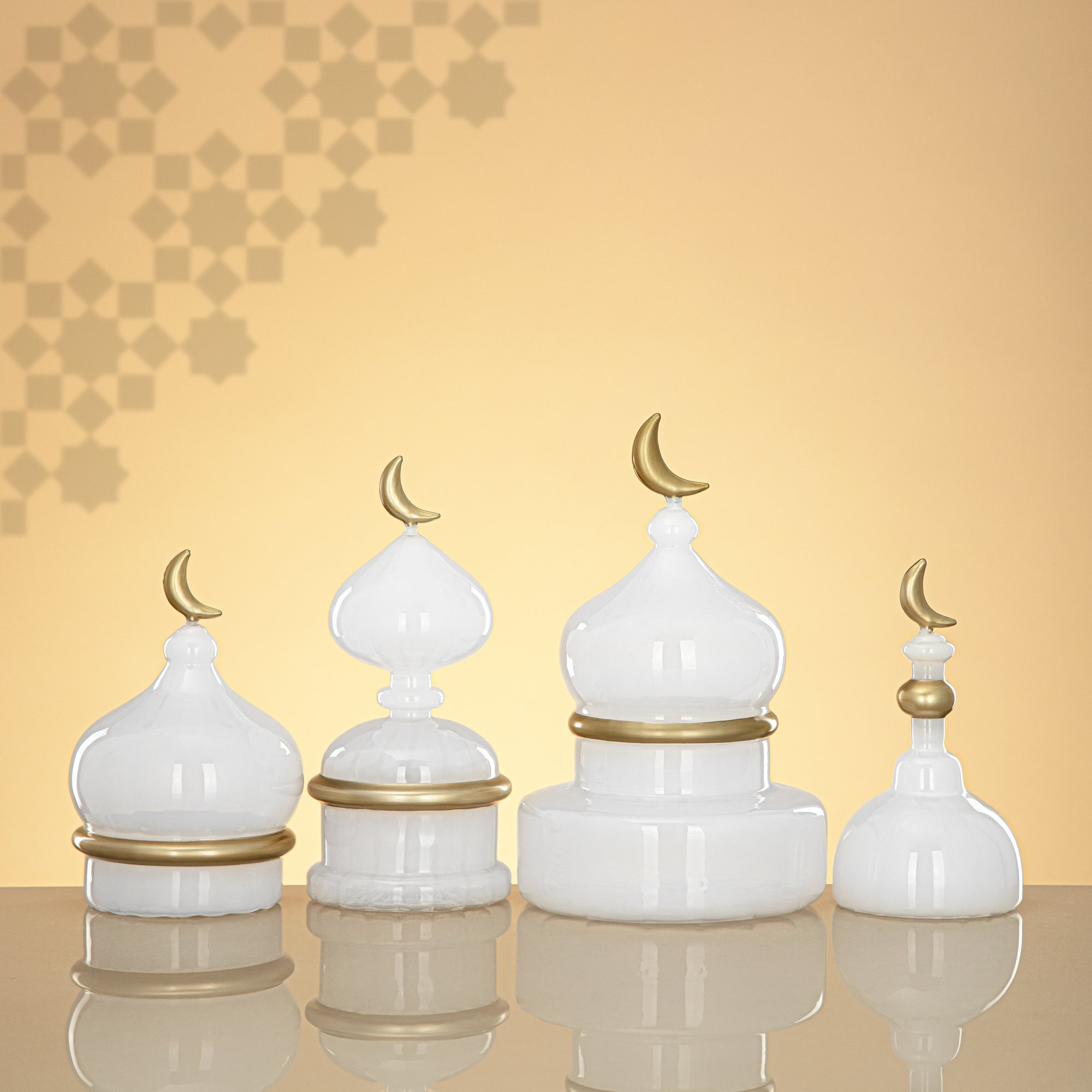 Almarjan Minaret Table Decoration 17cm x 11cm White with Golden Lines & Crescent Moon – Noor Al Layali