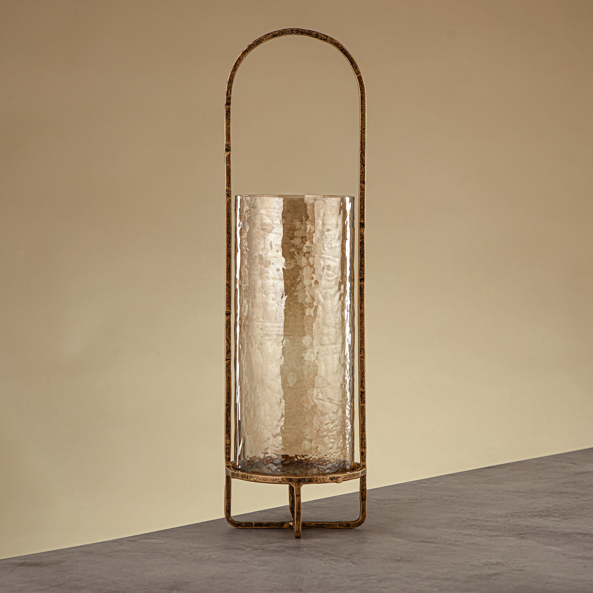 Almarjan Miles Hurricane Lantern Hammered Copper Brown Glass 13.5x13.5x47 CM Antique Gold Stand (GMT2960007)