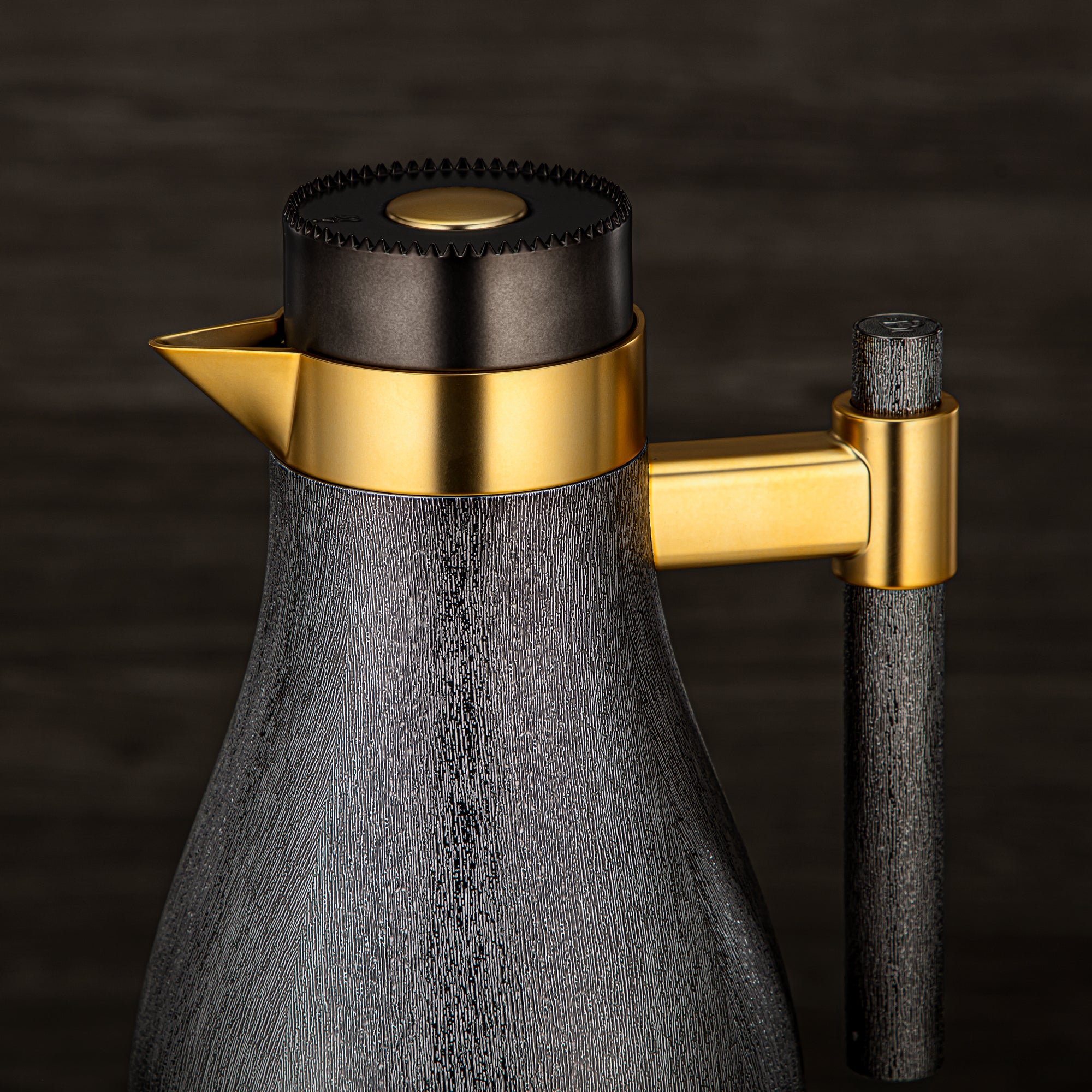 طقم ترامس المرجان ABS زر ضغط 1 لتر + 1 لتر أسود مطفي وذهبي مطفي (GOK-NBK-MNBK-MG) - تقديم أنيق