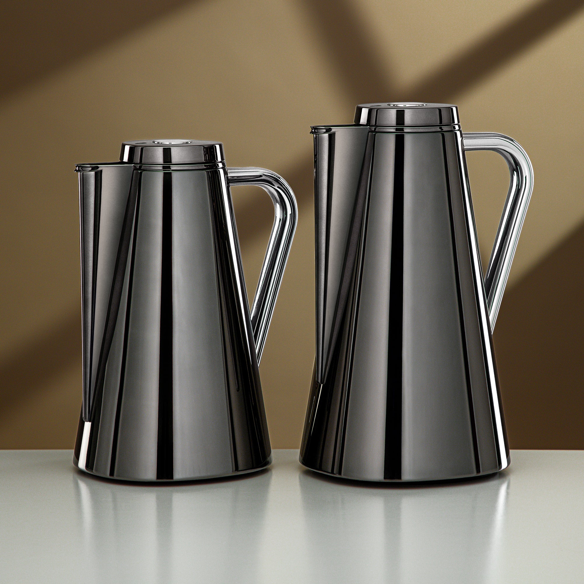 Almarjan Vacuum Flask Set 0.7L + 1L Gun Black & Silver