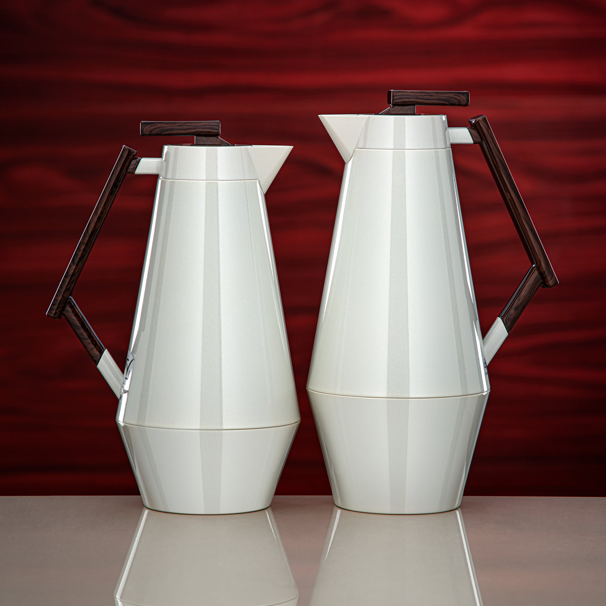 طقم ترامس المرجان 0.7 لتر و1 لتر بلون أبيض لؤلؤي وخشب داكن