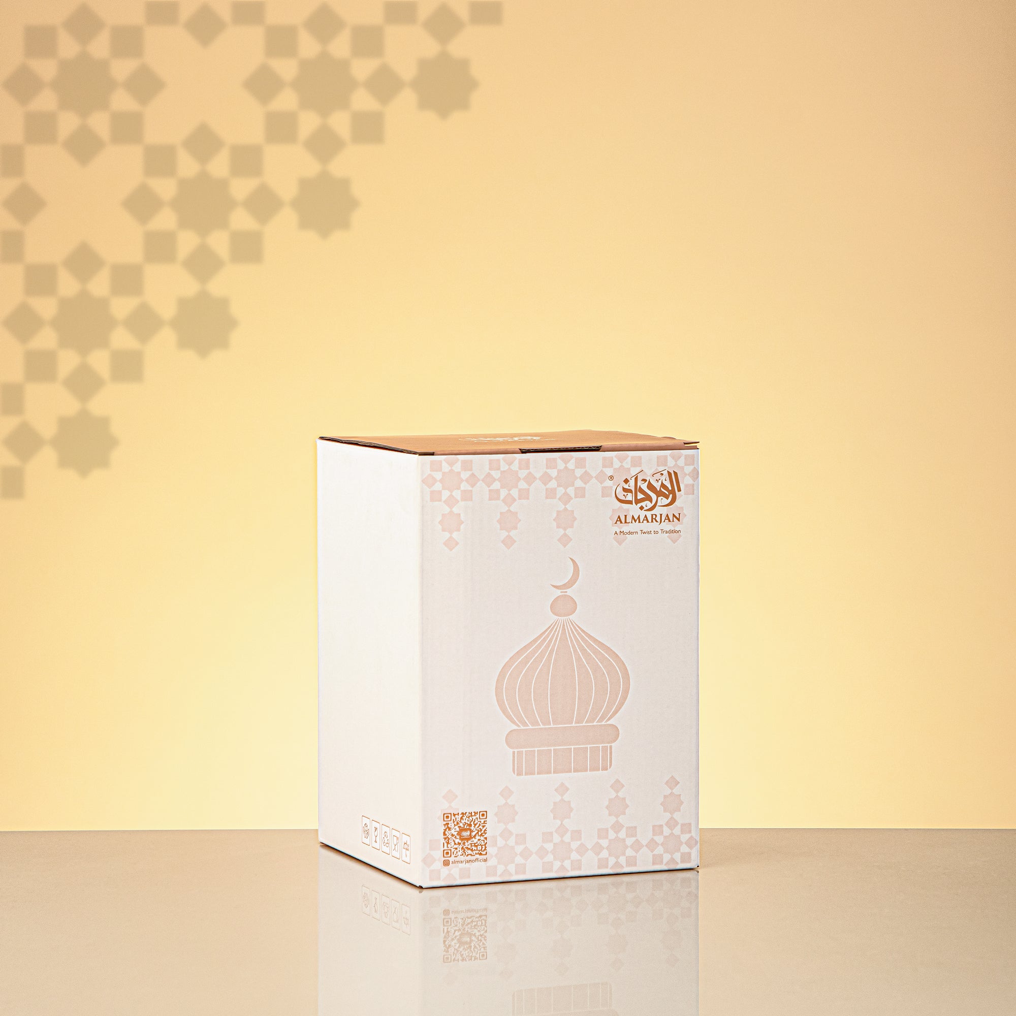 Almarjan Minaret Table Decoration 17cm x 11cm White with Silver Lines & Crescent Moon – Noor Al Layali