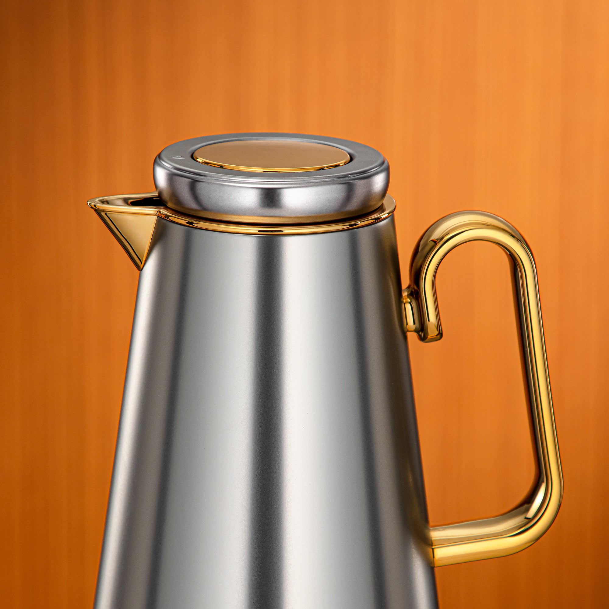 Almarjan Vacuum Flask 0.7L Matt Silver & Gold